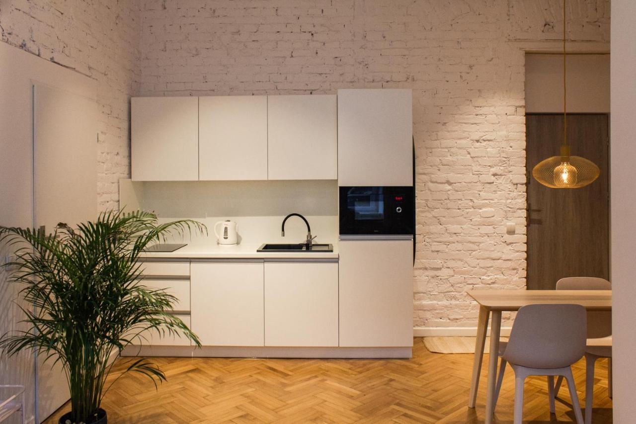Sympatyczne Studio Z Palma Areka / A Nice Studio With Areka Palm Tree Lodz  Exterior photo